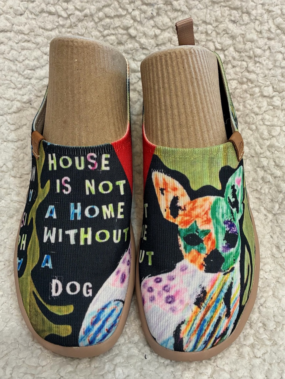 UIN Chihuahua Slip-on shoes for women in size 5